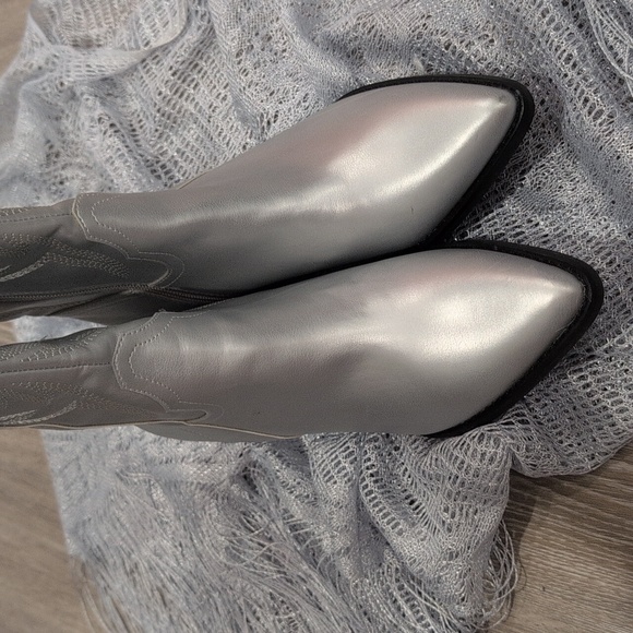 Cowboy Boots - Picture 4 of 12